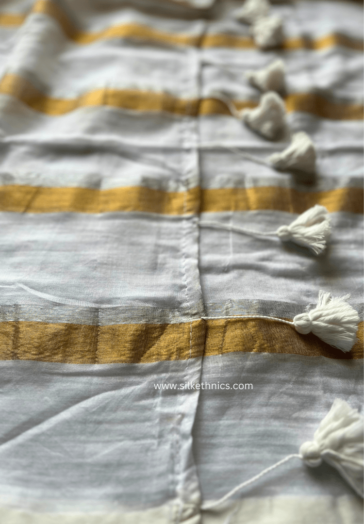Zari striped White Rangreet mulcotton saree