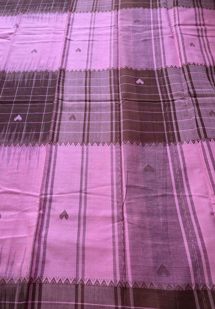 Fabric texture of a pure cotton rose pink Dhaniakhali saree