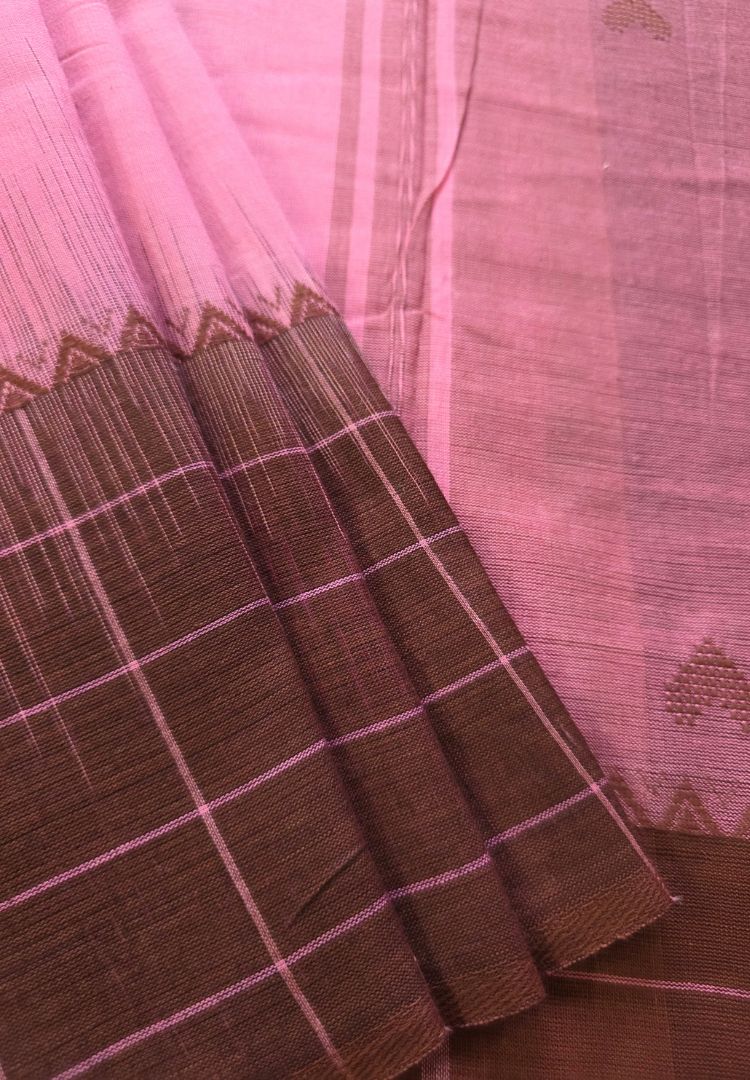 Border and weave detail of a pink and brown Ikkat Dhaniakhali handloom saree