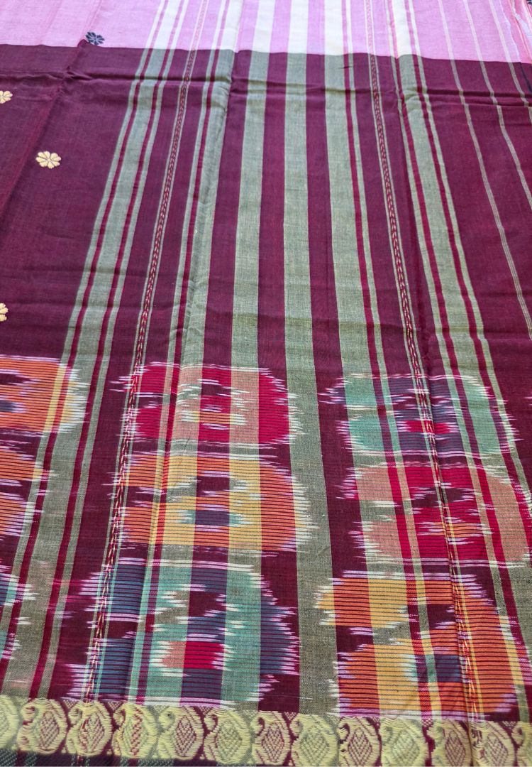 Buttis on the blush pink body of a Dhaniakhali handloom cotton saree