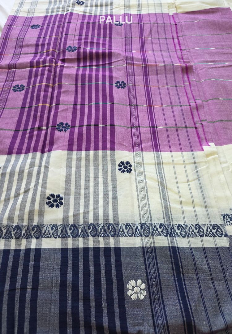 Border and weave detail of a purple and white Dhaniakhali handloom saree