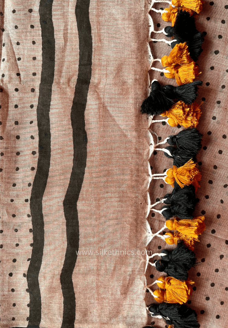 Cool beige Rangreet Polka dot saree